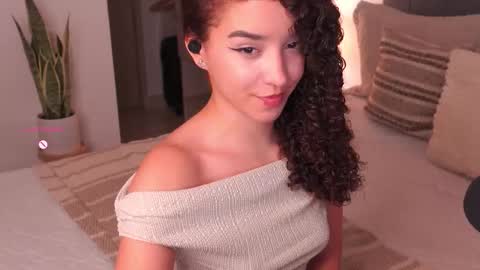 Snapshot of emily_johnson1 chatting on October 2025 10:33:02 PM Juliana online show from October 2025 10:33:02 PM