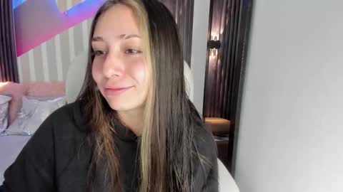 Emily online show from October 2025 03:35:02 PM