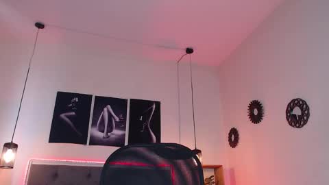 Snapshot of emily_leinn chatting on October 2025 05:12:02 PM E M I L Y online show from October 2025 05:12:02 PM