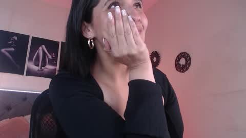 Snapshot of emily_leinn chatting on October 2025 04:19:01 PM E M I L Y online show from October 2025 04:19:01 PM