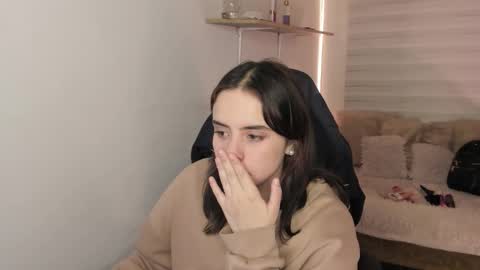 Snapshot of emily_lindey chatting on October 2025 03:18:02 AM emily_lindey online show from October 2025 03:18:02 AM