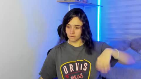 Snapshot of emily_lindey chatting on November 2025 03:19:01 AM emily_lindey online show from November 2025 03:19:01 AM