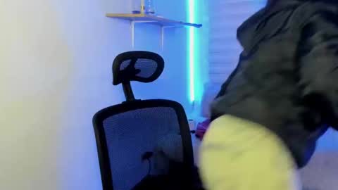 Snapshot of emily_lindey chatting on November 2025 03:05:01 AM emily_lindey online show from November 2025 03:05:01 AM