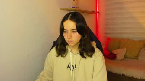 Snapshot of emily_lindey chatting on November 2025 03:05:01 AM emily_lindey online show from November 2025 03:05:01 AM