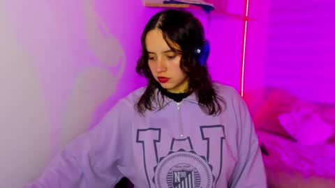 Snapshot of emily_lindey chatting on November 2025 03:34:01 AM emily_lindey online show from November 2025 03:34:01 AM