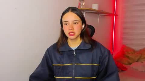 Snapshot of emily_lindey chatting on November 2025 03:17:01 AM emily_lindey online show from November 2025 03:17:01 AM