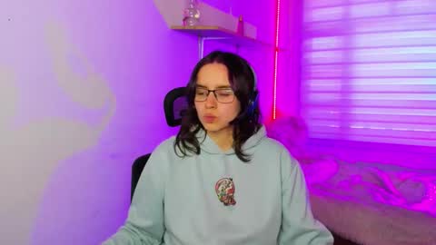 Snapshot of emily_lindey chatting on November 2025 03:15:02 PM emily_lindey online show from November 2025 03:15:02 PM