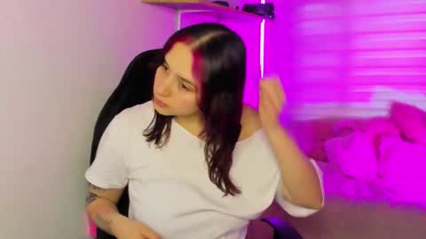 Snapshot of emily_lindey chatting on December 2025 11:26:02 AM emily_lindey online show from December 2025 11:26:02 AM