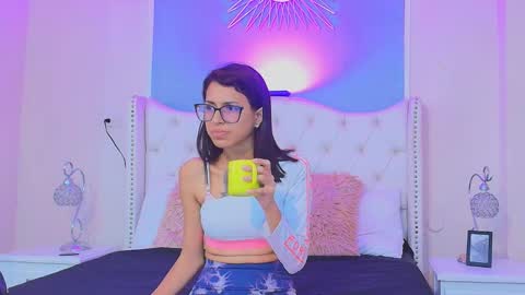 Snapshot of emily_loperaa chatting on October 2025 10:32:02 PM Emily online show from October 2025 10:32:02 PM