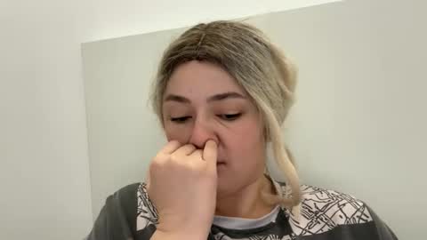 emily_morning_dew online show from October 2025 06:15:02 AM