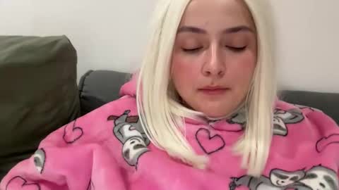 emily_morning_dew online show from November 2025 07:03:01 PM