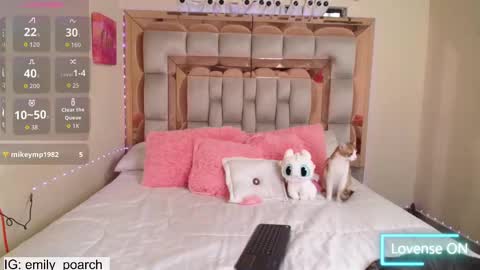 Snapshot of emily_poarch chatting on October 2025 10:19:02 PM emily online show from October 2025 10:19:02 PM