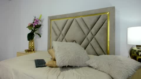 Emily online show from December 2024 04:52:01 AM