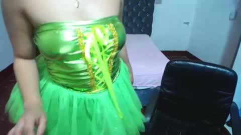 Snapshot of emily_rdz chatting on October 2025 05:10:01 AM EMILY  online show from October 2025 05:10:01 AM