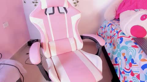 Emily online show from October 2025 06:12:01 AM