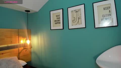 Emily  online show from January 2025 12:32:02 PM