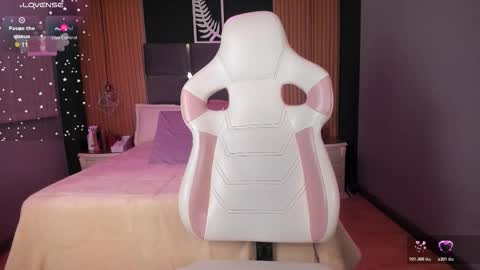 Snapshot of emily_roberts9 chatting on October 2025 11:22:01 AM Emily online show from October 2025 11:22:01 AM