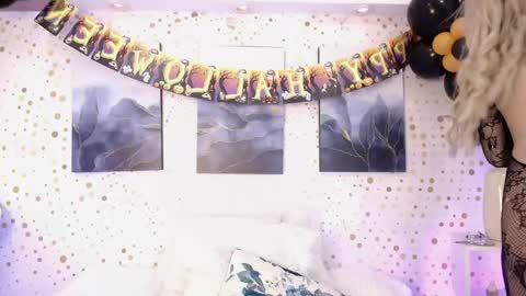 Snapshot of emily_vaughan chatting on October 2025 04:57:01 AM Emily. online show from October 2025 04:57:01 AM