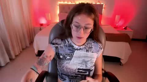emily_warren__ online show from October 2025 09:45:01 PM