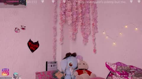 Snapshot of emilycollei chatting on November 2025 03:45:01 PM Emily online show from November 2025 03:45:01 PM