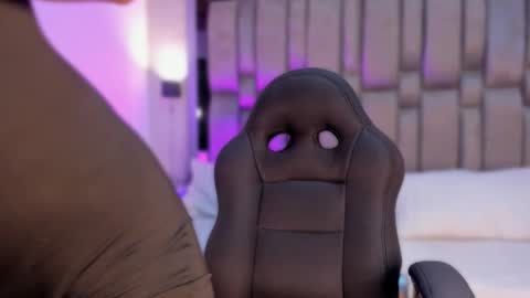 Snapshot of emilycristal chatting on October 2025 07:57:02 PM Emily online show from October 2025 07:57:02 PM