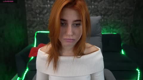 Snapshot of emilyfoxxi chatting on December 2024 06:10:01 AM Emily online show from December 2024 06:10:01 AM
