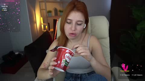 Snapshot of emilyfoxxi chatting on December 2024 09:30:02 AM Emily online show from December 2024 09:30:02 AM