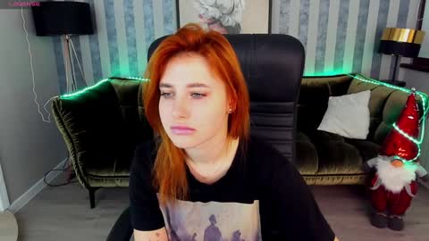 Snapshot of emilyfoxxi chatting on December 2024 06:11:01 AM Emily online show from December 2024 06:11:01 AM