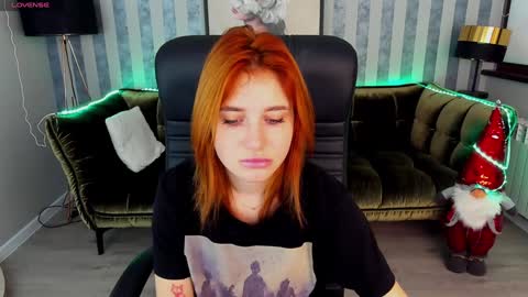 Snapshot of emilyfoxxi chatting on December 2024 09:59:02 AM Emily online show from December 2024 09:59:02 AM