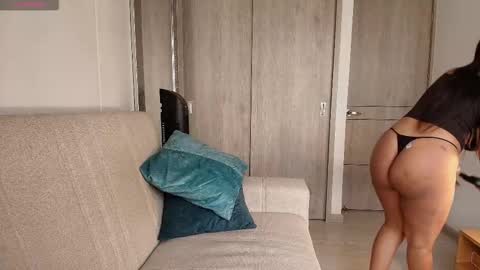 Snapshot of emilyguss chatting on December 2025 02:04:01 PM Emily online show from December 2025 02:04:01 PM