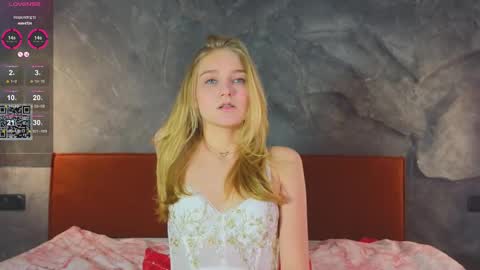 Snapshot of emilyhewell chatting on February 2025 01:38:01 PM Emi online show from February 2025 01:38:01 PM