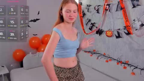 Snapshot of emilyhewell chatting on October 2025 04:41:01 PM Emi online show from October 2025 04:41:01 PM