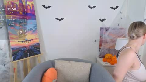 Snapshot of emilyhewell chatting on November 2025 01:08:01 AM Emi online show from November 2025 01:08:01 AM