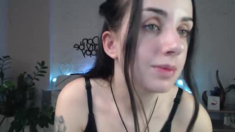 Emyli online show from March 2025 01:23:01 AM