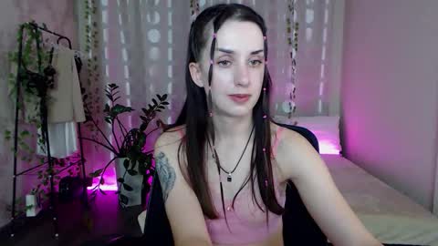Emyli online show from September 2025 05:24:02 PM