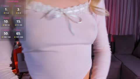 Hey i am  Emily     am -  pm online show from December 2024 08:37:02 AM