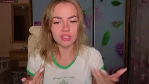 Emily Robbie online show from October 2025 06:25:02 PM