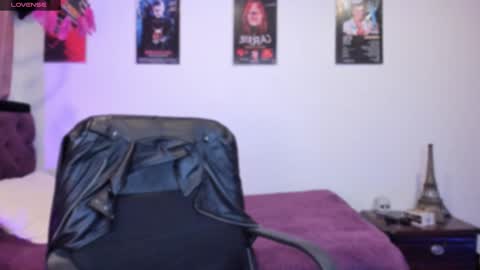 Snapshot of emilyrymer chatting on February 2025 06:53:01 PM Emily Support me to have 100 likes plx online show from February 2025 06:53:01 PM