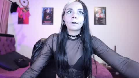 Snapshot of emilyrymer chatting on February 2025 12:17:02 AM Emily Support me to have 100 likes plx online show from February 2025 12:17:02 AM