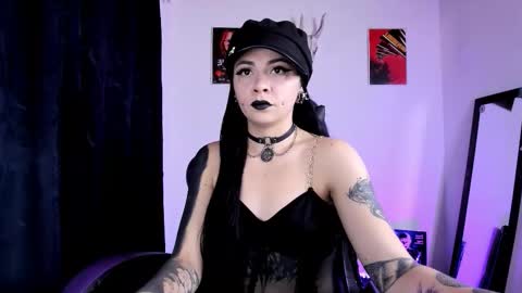 Snapshot of emilyrymer chatting on September 2025 09:53:01 PM Emily Support me to have 100 likes plx online show from September 2025 09:53:01 PM