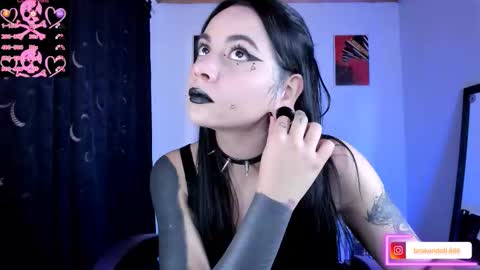 Snapshot of emilyrymer chatting on November 2025 07:35:01 PM Emily Support me to have 100 likes plx online show from November 2025 07:35:01 PM