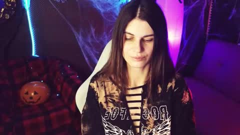 Emily online show from November 2025 02:02:02 AM