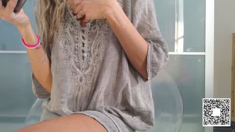 Snapshot of emilyweed chatting on January 2025 08:43:01 AM Emily ----  online show from January 2025 08:43:01 AM