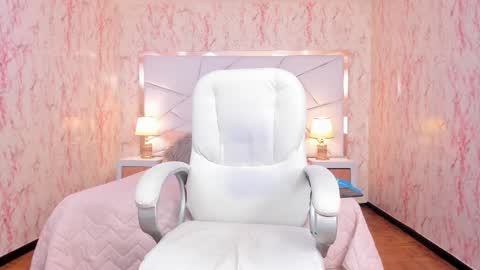 Snapshot of emilywhinfre chatting on October 2025 09:13:02 PM Emily 2200 - 600GMT-5 online show from October 2025 09:13:02 PM