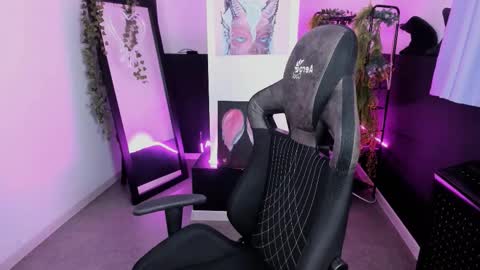 Emily online show from October 2025 09:06:02 AM