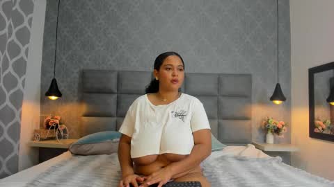 Snapshot of emilyy_r chatting on November 2025 07:46:02 PM emilyy_r online show from November 2025 07:46:02 PM