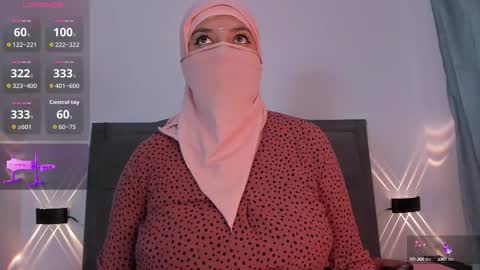 emira199 online show from September 2025 07:38:01 PM