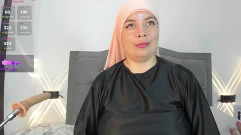 emira199 online show from October 2025 01:10:01 PM