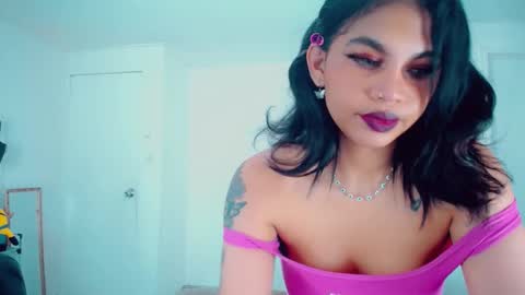 Snapshot of emma_diva chatting on October 2025 12:00:01 AM emma online show from October 2025 12:00:01 AM