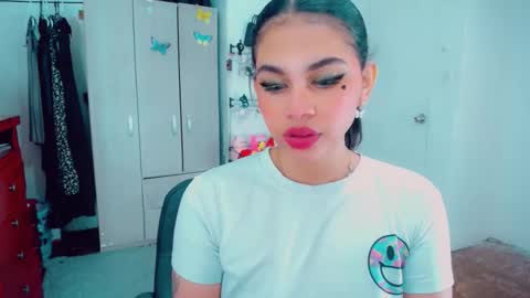 Snapshot of emma_diva chatting on October 2025 11:05:01 PM emma online show from October 2025 11:05:01 PM